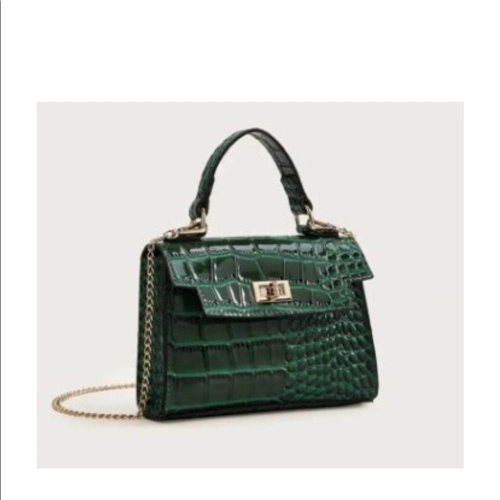 Green crocodile pattern handbag💚👜